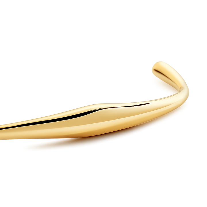irregular bangle details in gold
