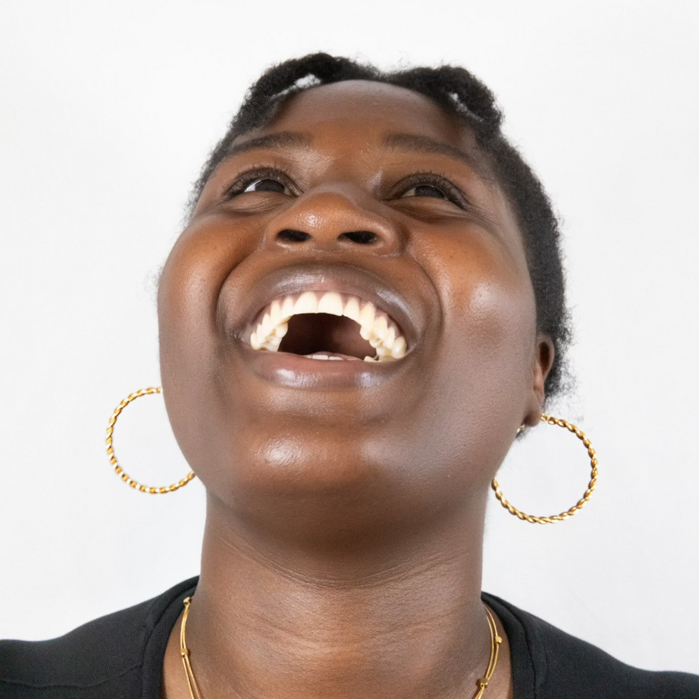 Large twisted hoops in gold
