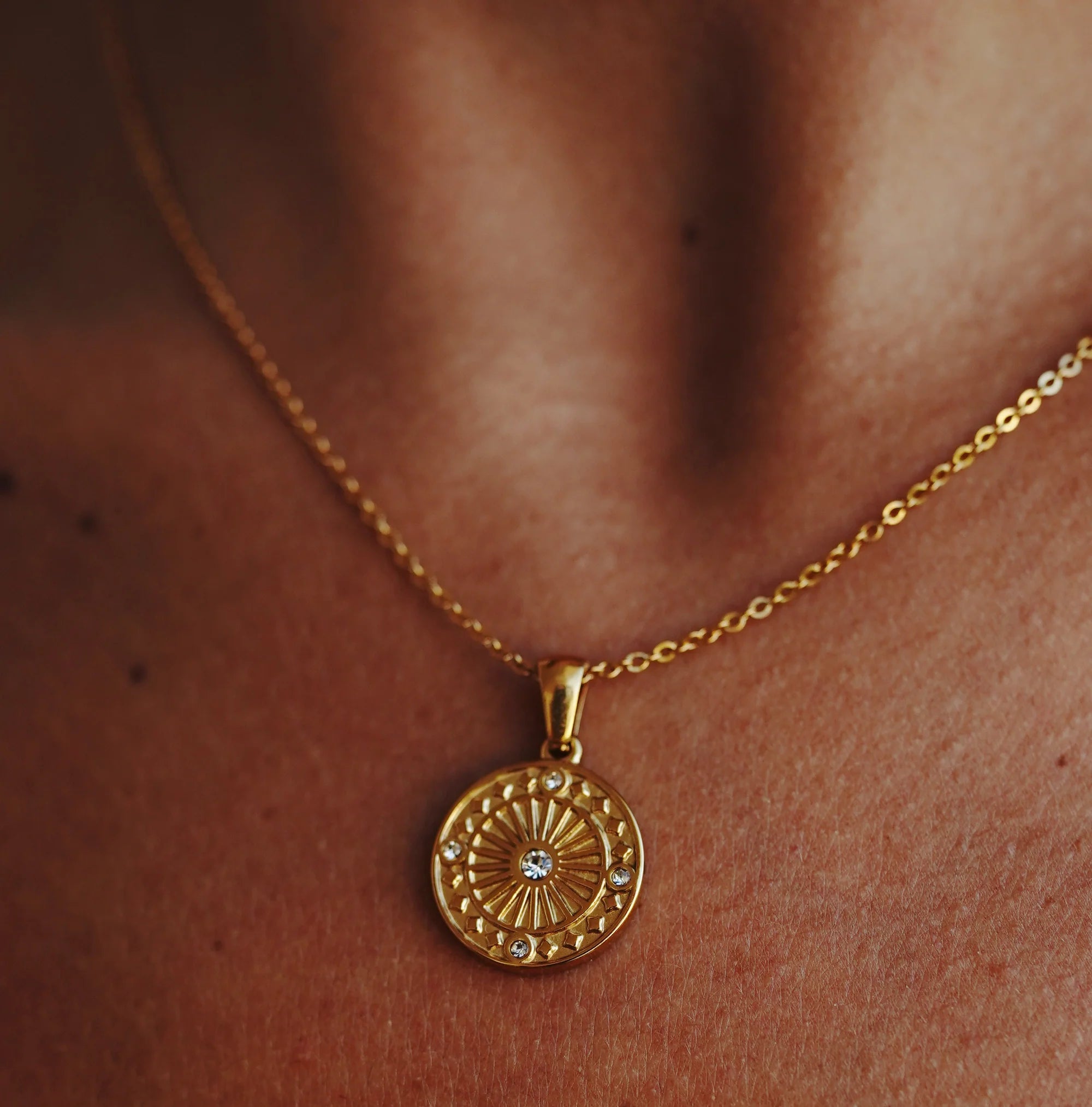 Halo Pendant Necklace  – Recycled Gold Symbolic Jewellery | LUCID