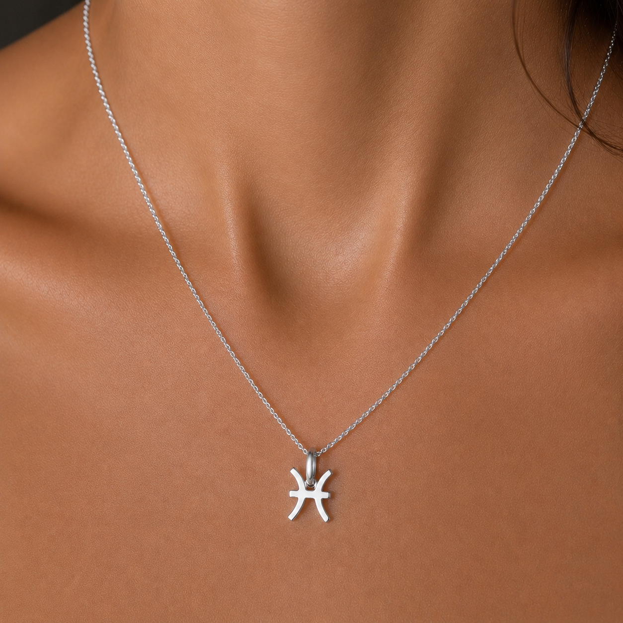 Silver necklace with a star pendant on a person's neck
