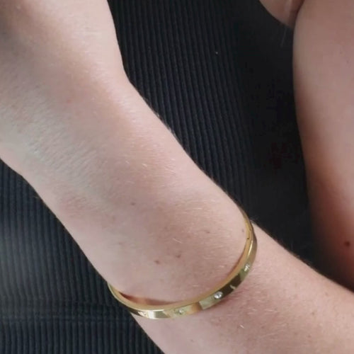 Bracelet en forme d'étoile avec étincelles. 

Bracelet étoile avec éclat.

Sterrenarmband met glitters.