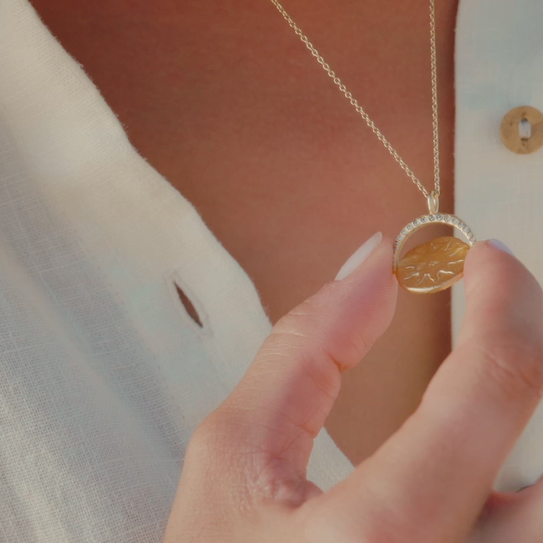 Collier à médaillon réversible