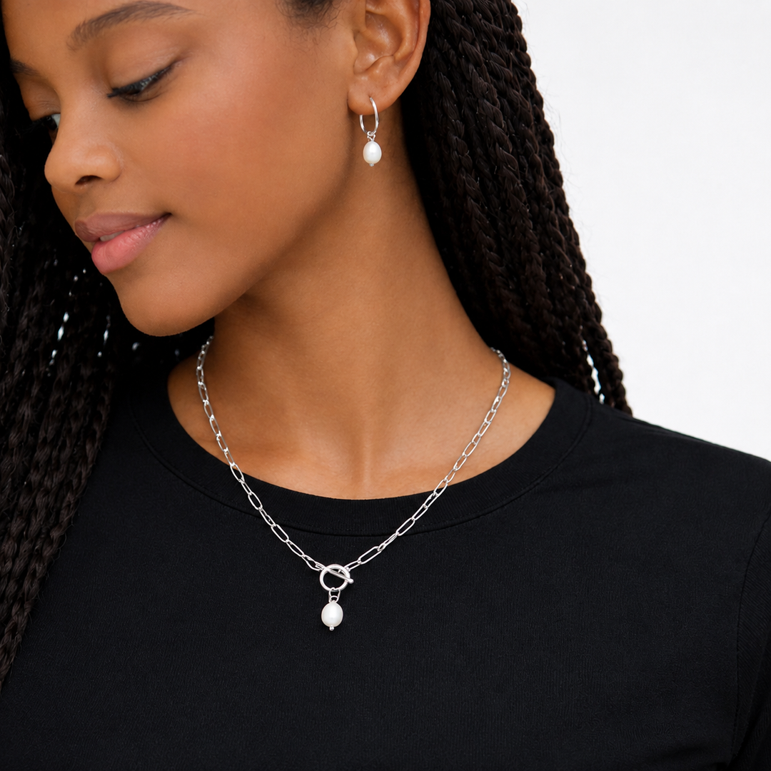 silver necklace with pearl